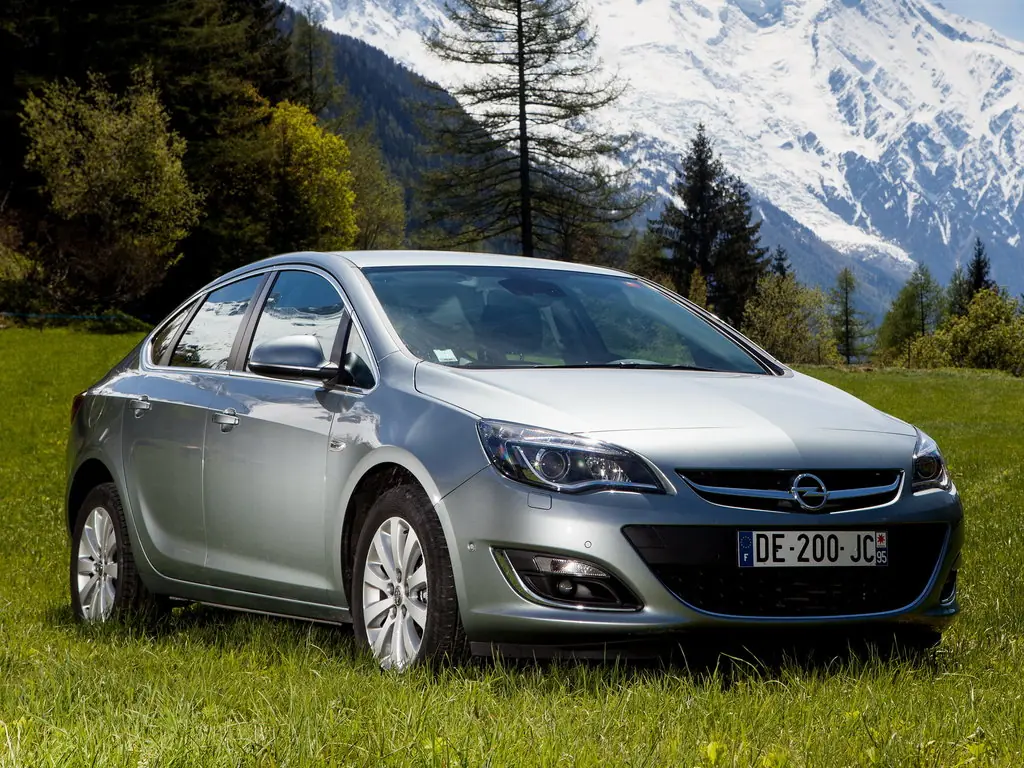 Opel Astra (P10) 4 поколение, рестайлинг, седан (09.2012 - 09.2015)